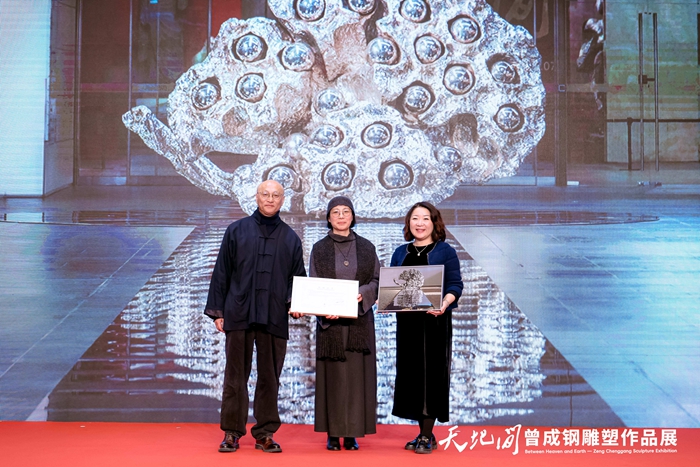 40余载“精神塑形”首次大型个展 “天地间”曾成钢雕塑作品展上海开幕