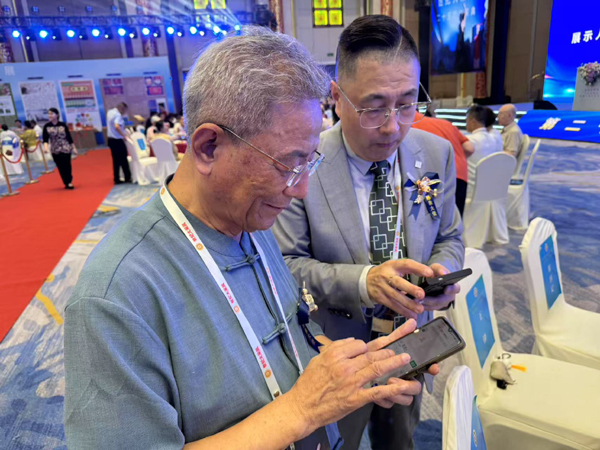 紫砂千秋梦 自宜斋里寻 ——俗佬与紫砂文化的流光岁月