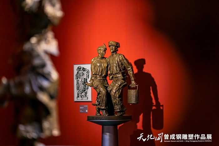 40余载“精神塑形”首次大型个展 “天地间”曾成钢雕塑作品展上海开幕