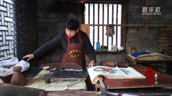 千城百县看中国·福马迎春丨湖南隆回：年画贺马年