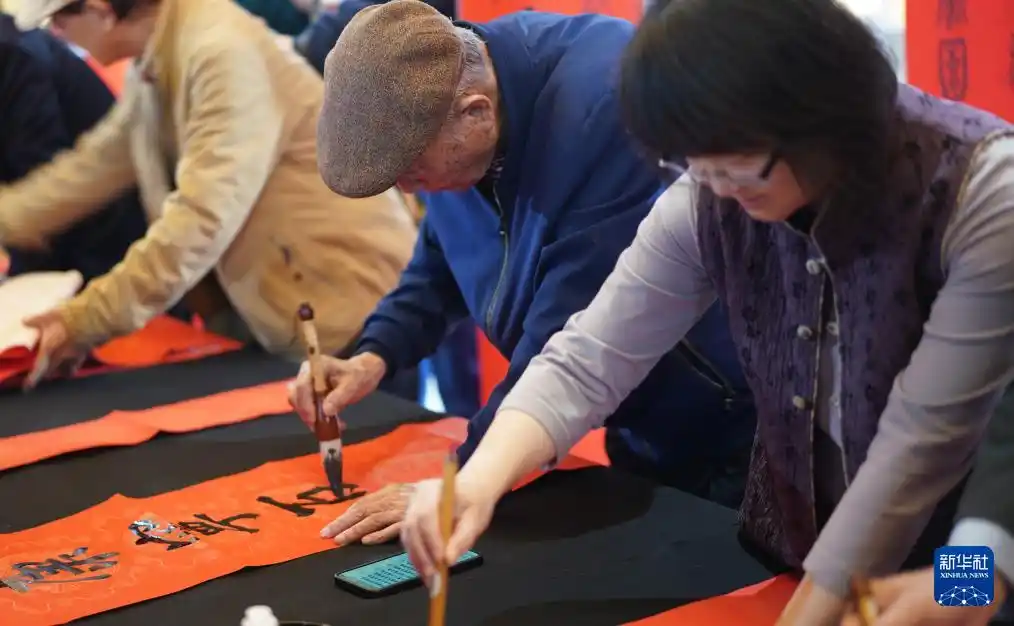 书画迎新春:百余件两岸贺岁艺术作品在台北展出